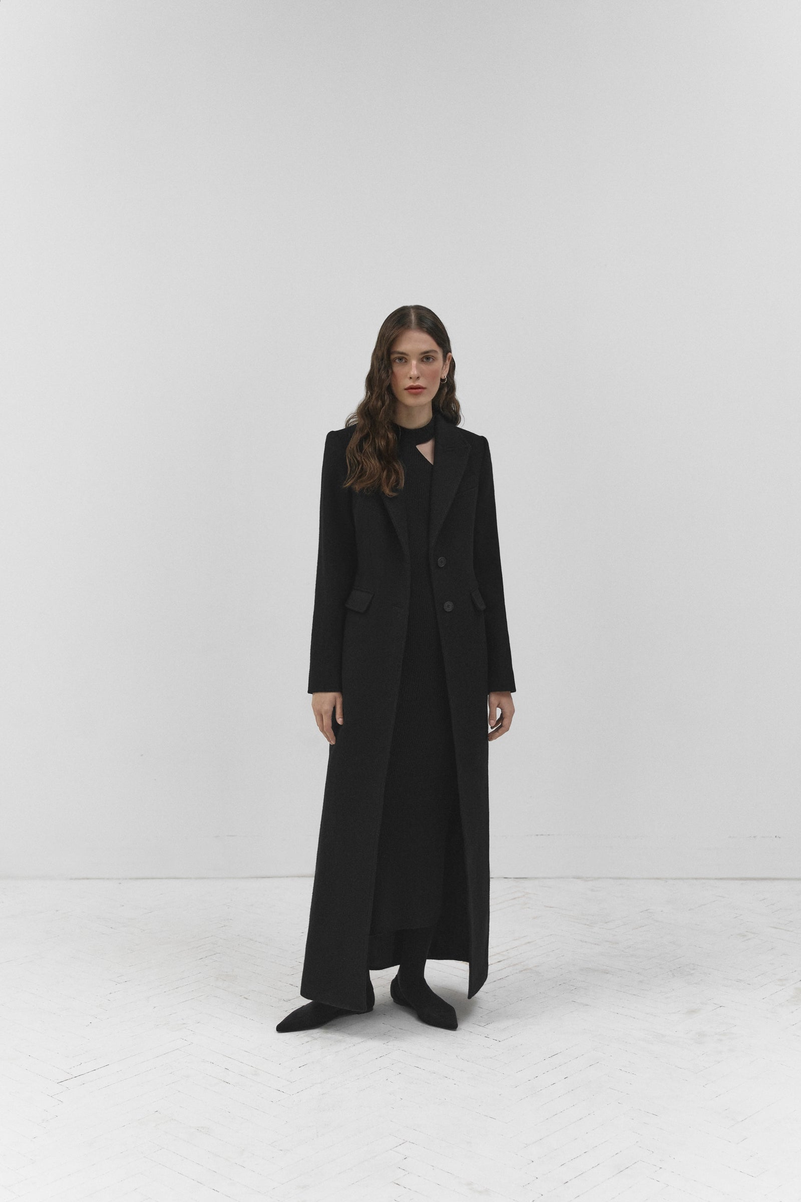 Tapered Black Wool Coat in Maxi Length with Waist-Fitted Silhouette / Alex  BREE