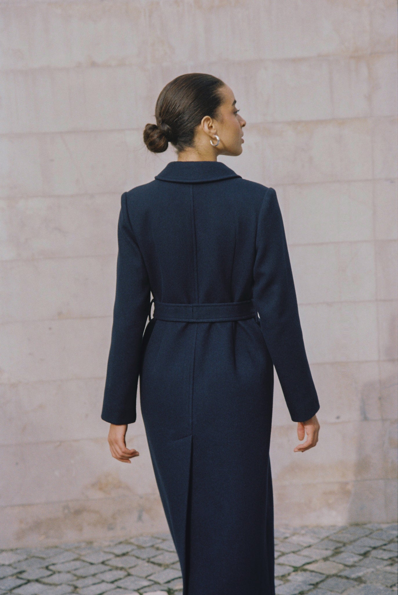 Tapered wool coat in navy blue photo 7