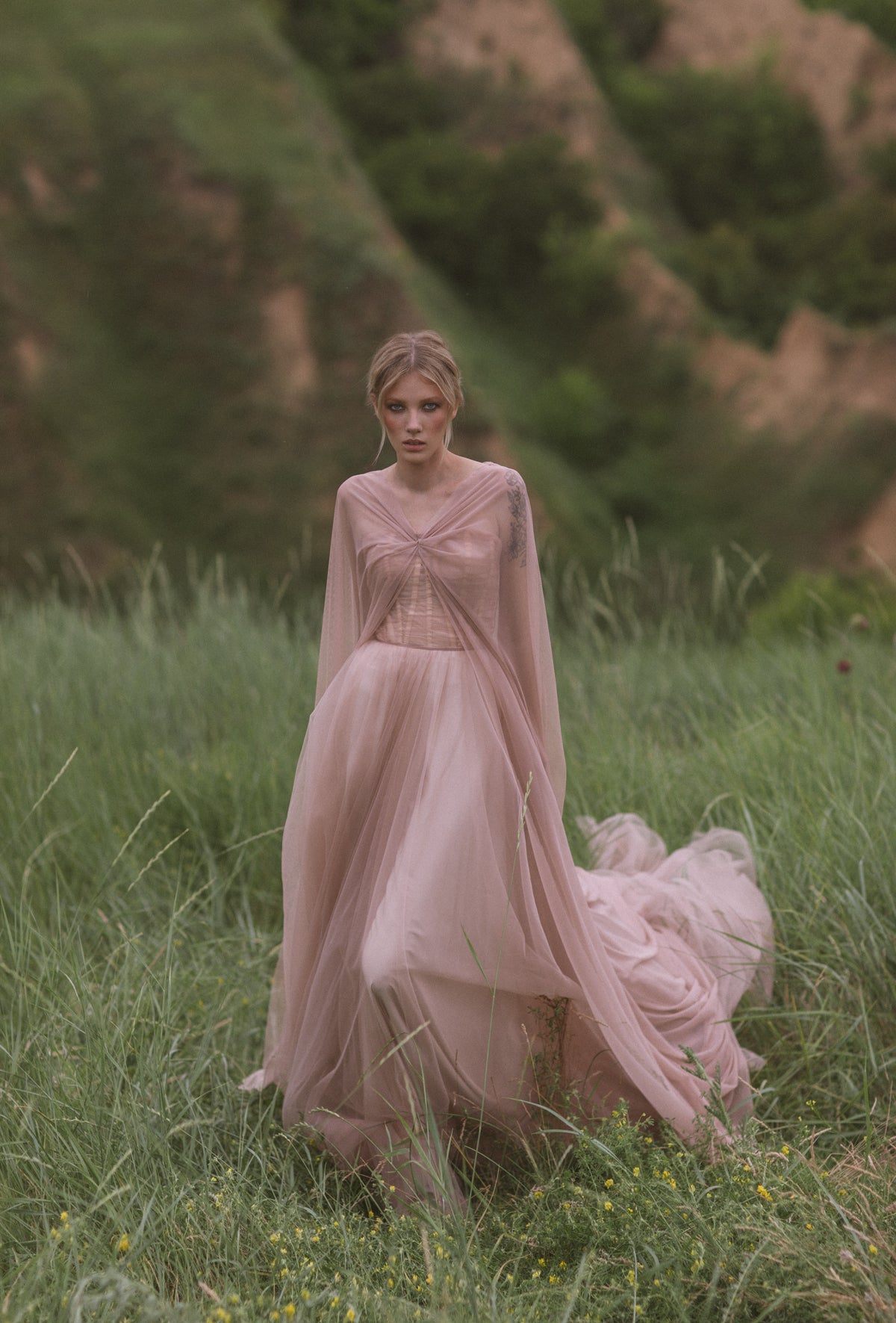 送料★BAU by Bride And You★LAILA Cape overlay long dress★ BAU by Bride And You】LAILA CAPE OVERLAY LONG DRESS