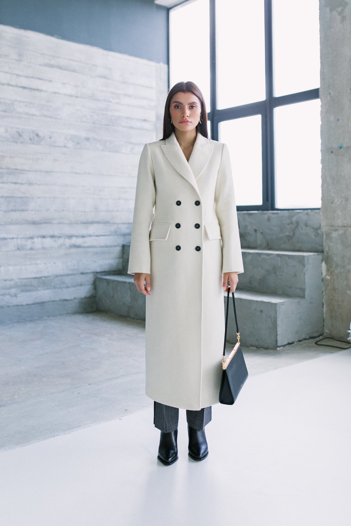 Wool tapered coat in ivory photo 7