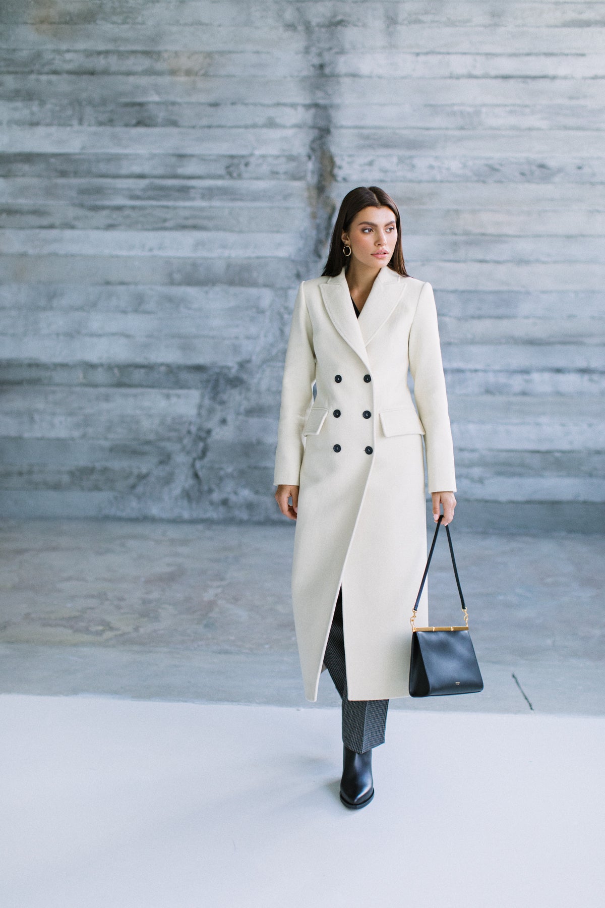 Wool tapered coat in ivory photo 9