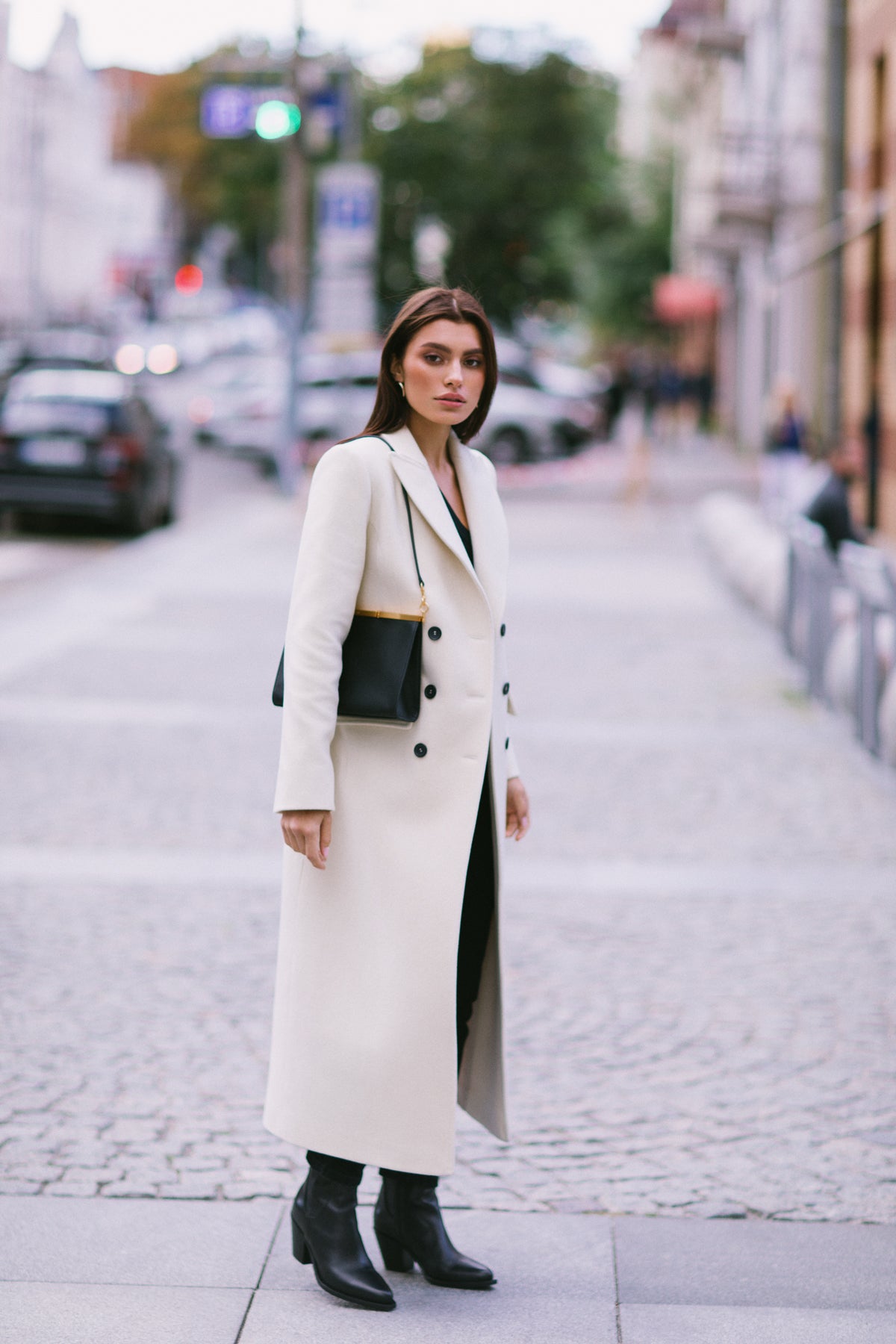 Wool tapered coat in ivory photo 5