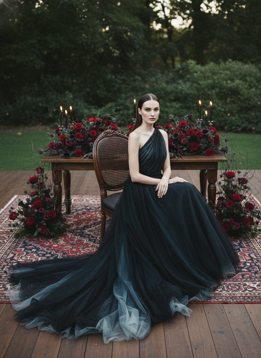 Black wedding dress 10 US / Black / Dark Blue Gray