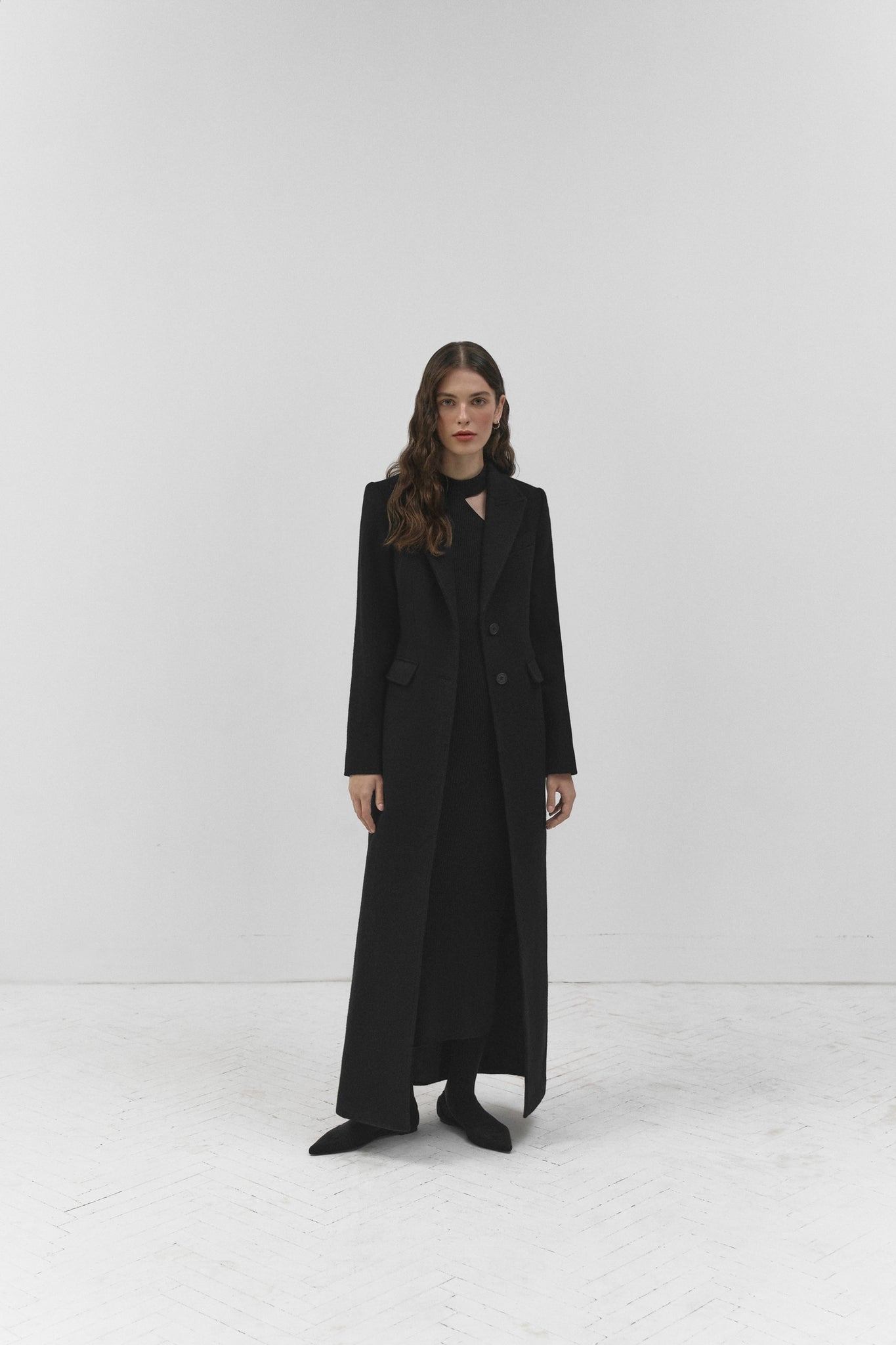 Tapered Black Wool Coat in Maxi Length with Waist-Fitted Silhouette photo 1