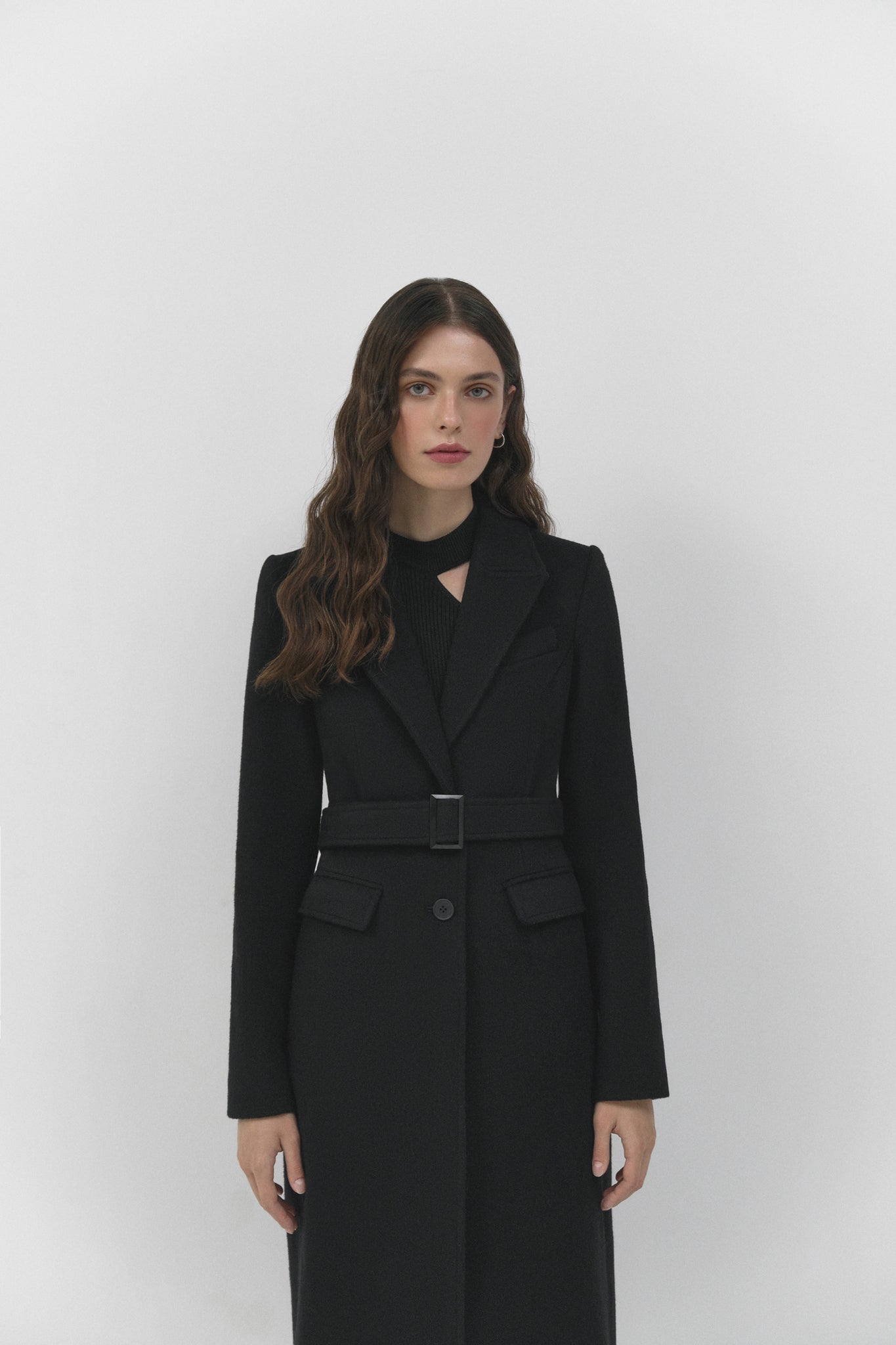 Tapered Black Wool Coat in Maxi Length with Waist-Fitted Silhouette photo 3