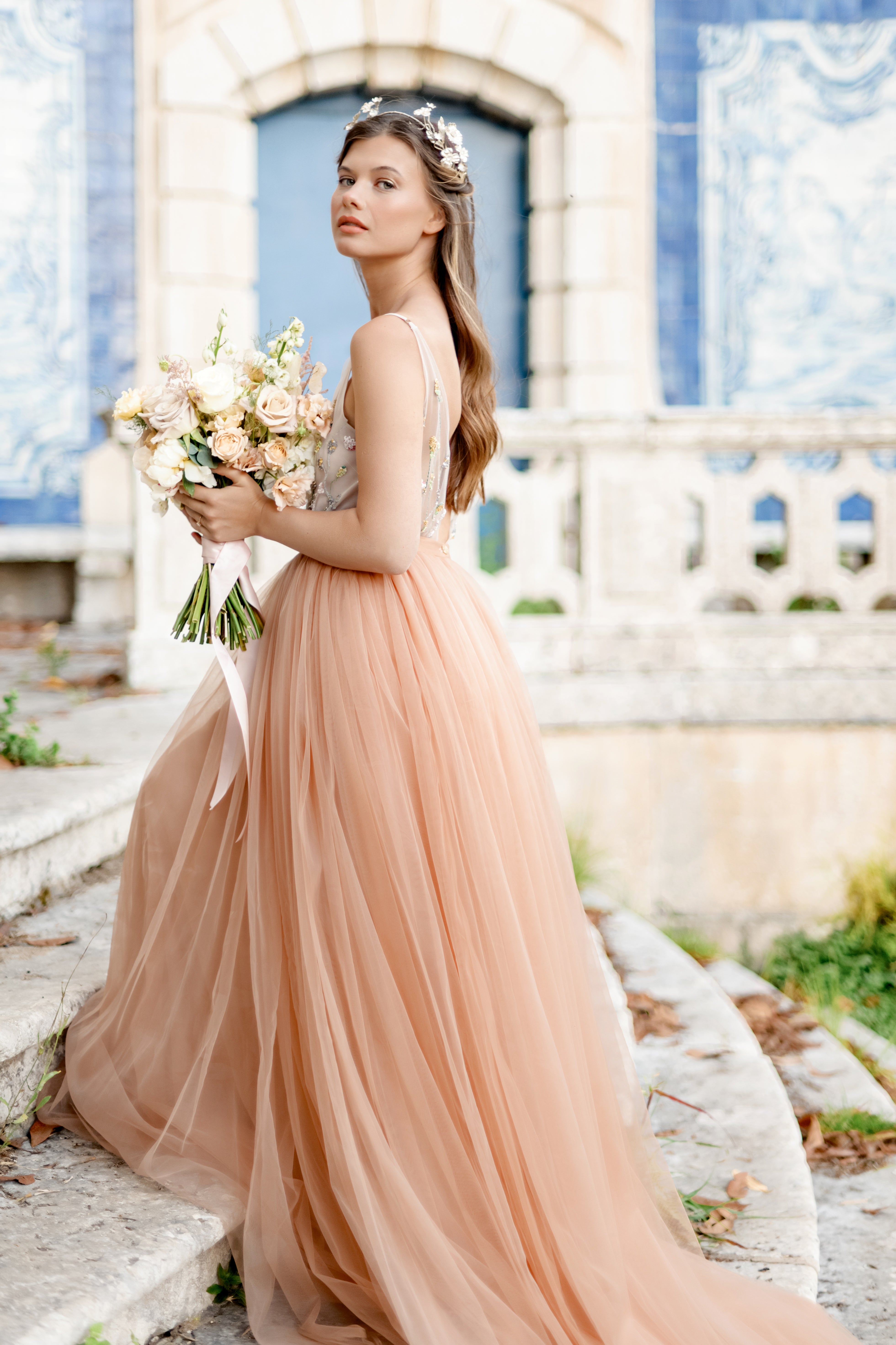 Colorful embroidered wedding dress 6 US / Pale Copper / Beige