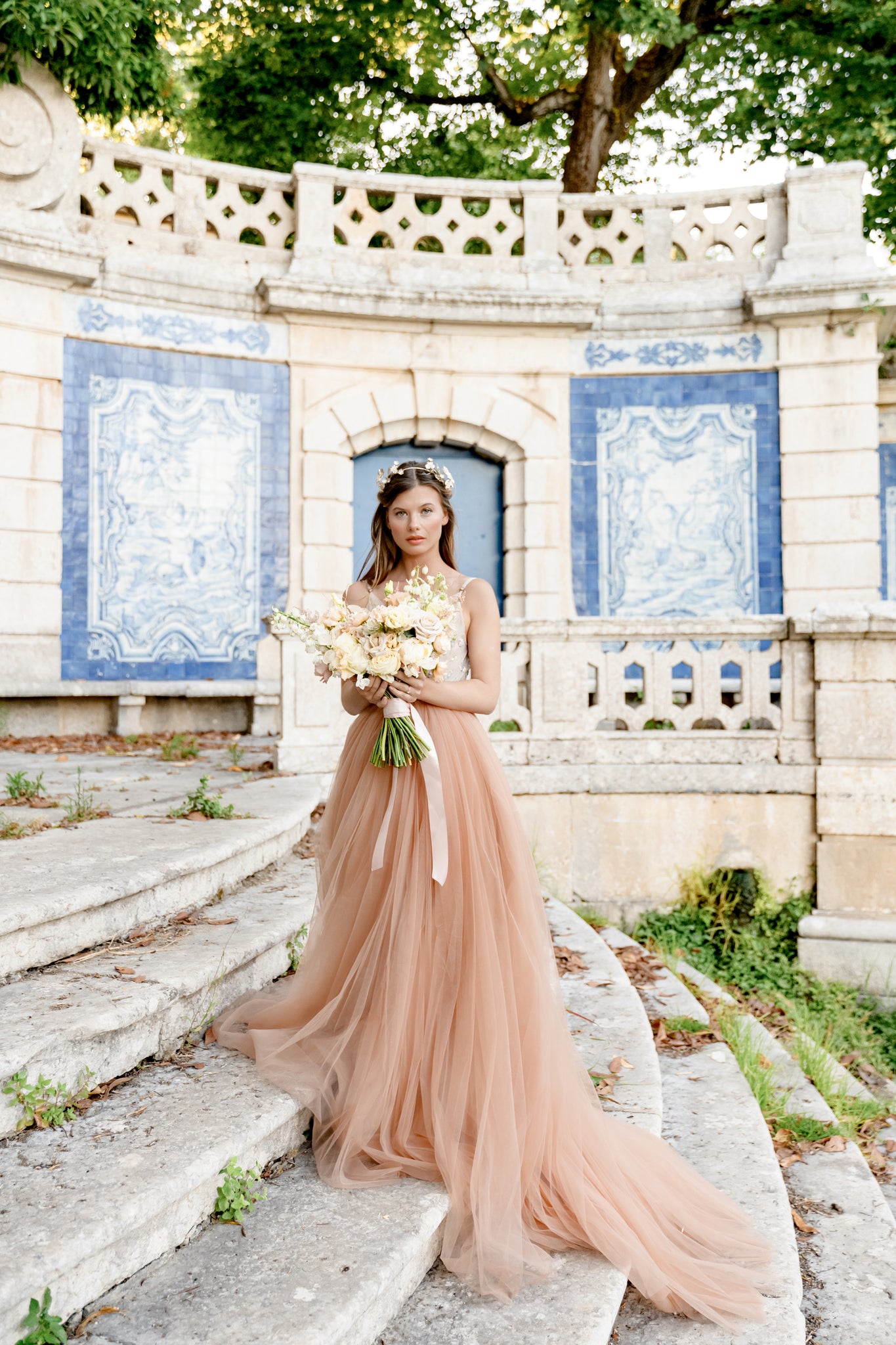 Colorful embroidered wedding dress 6 US / Pale Copper / Beige Colorful embroidered wedding dress 6 US / Pale Copper / Beige