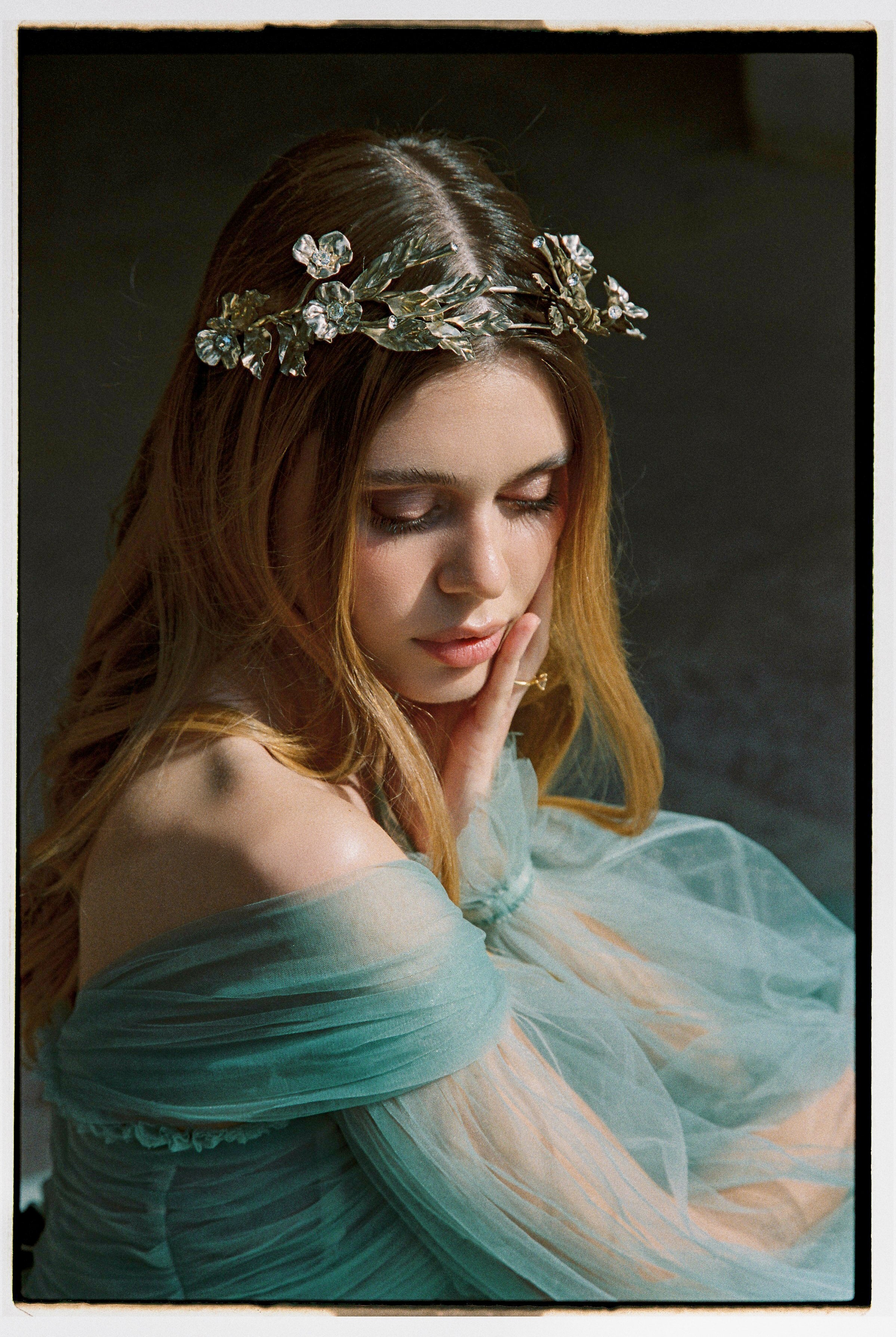 Leaf Tiara Collection | Elegant Silver Bridal Tiaras for  display picture 2
