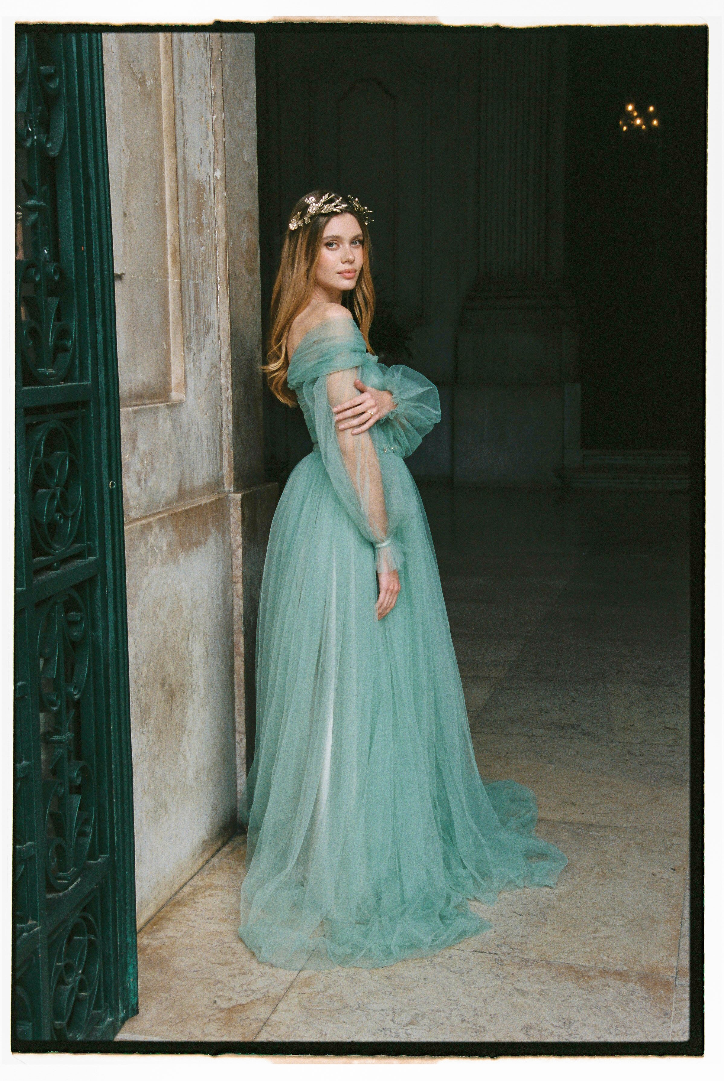 Balloon sleeve wedding dress 10 US / Sage Green