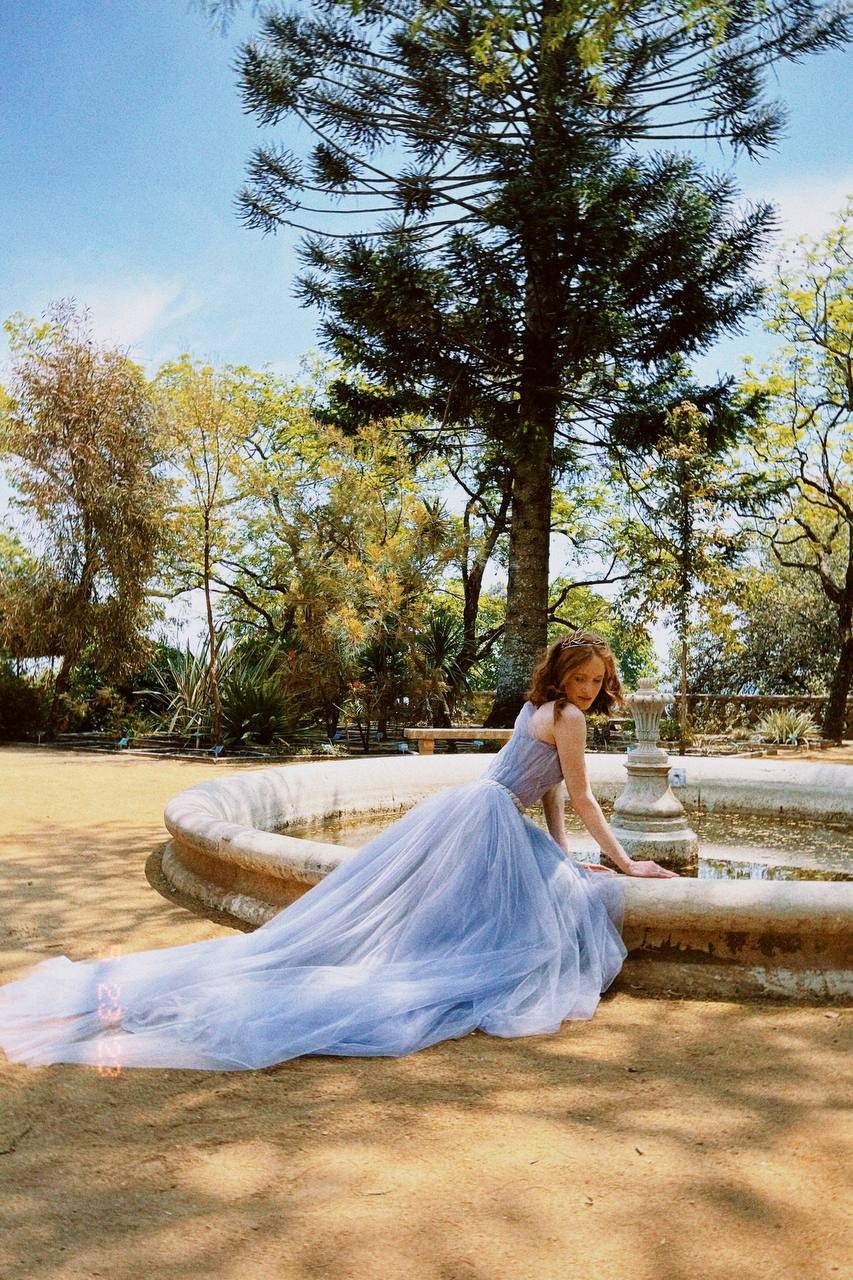 One shoulder wedding gown 10 US / Lavender