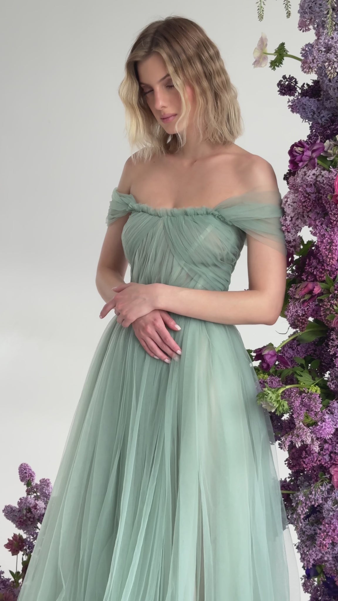 Long puff sleeve tulle wedding dress video