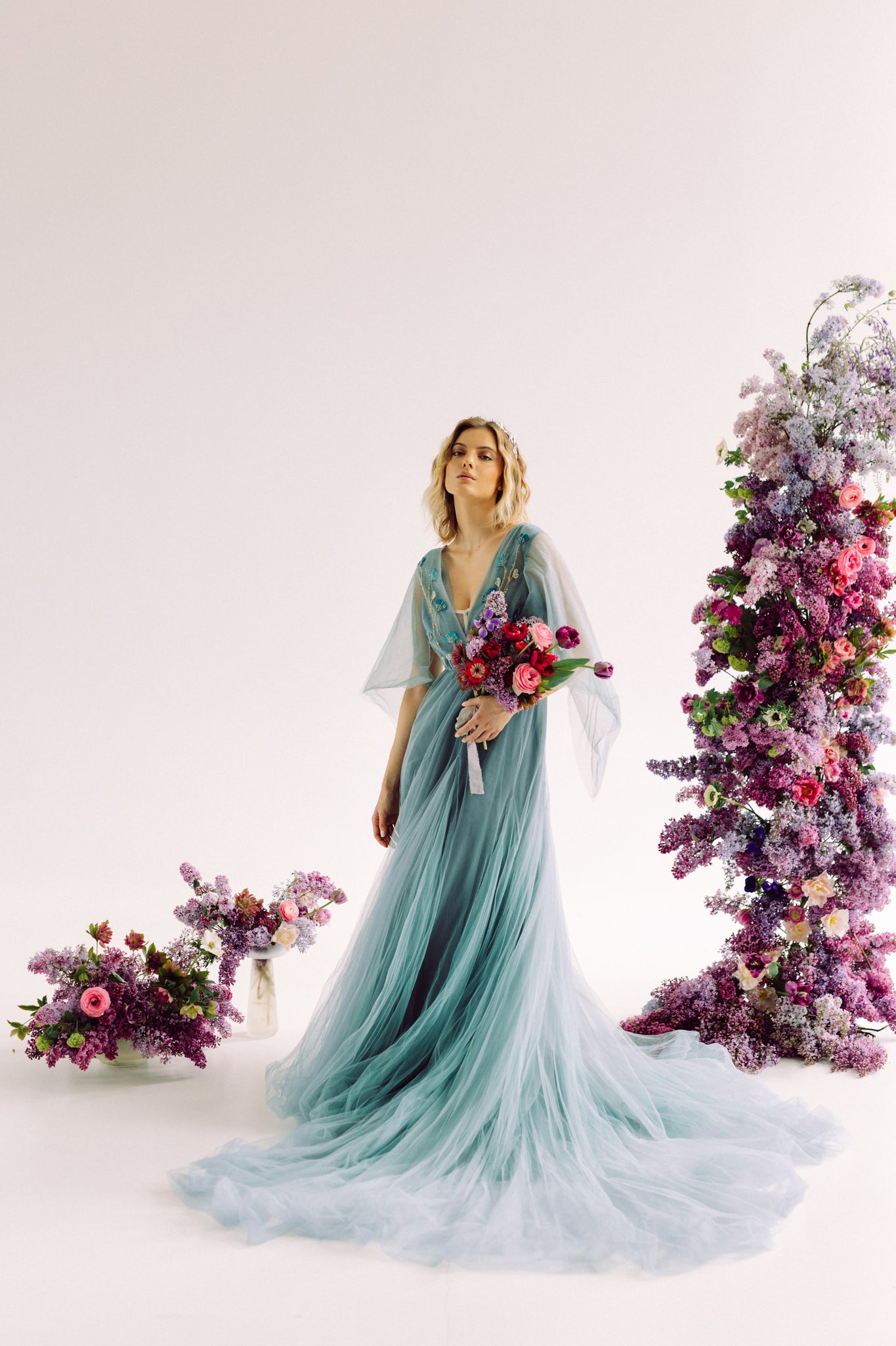 Wedding dress with floral embroidery 10 US / Pale Blue/Ash Blue Wedding dress with floral embroidery 10 US / Pale Blue/Ash Blue