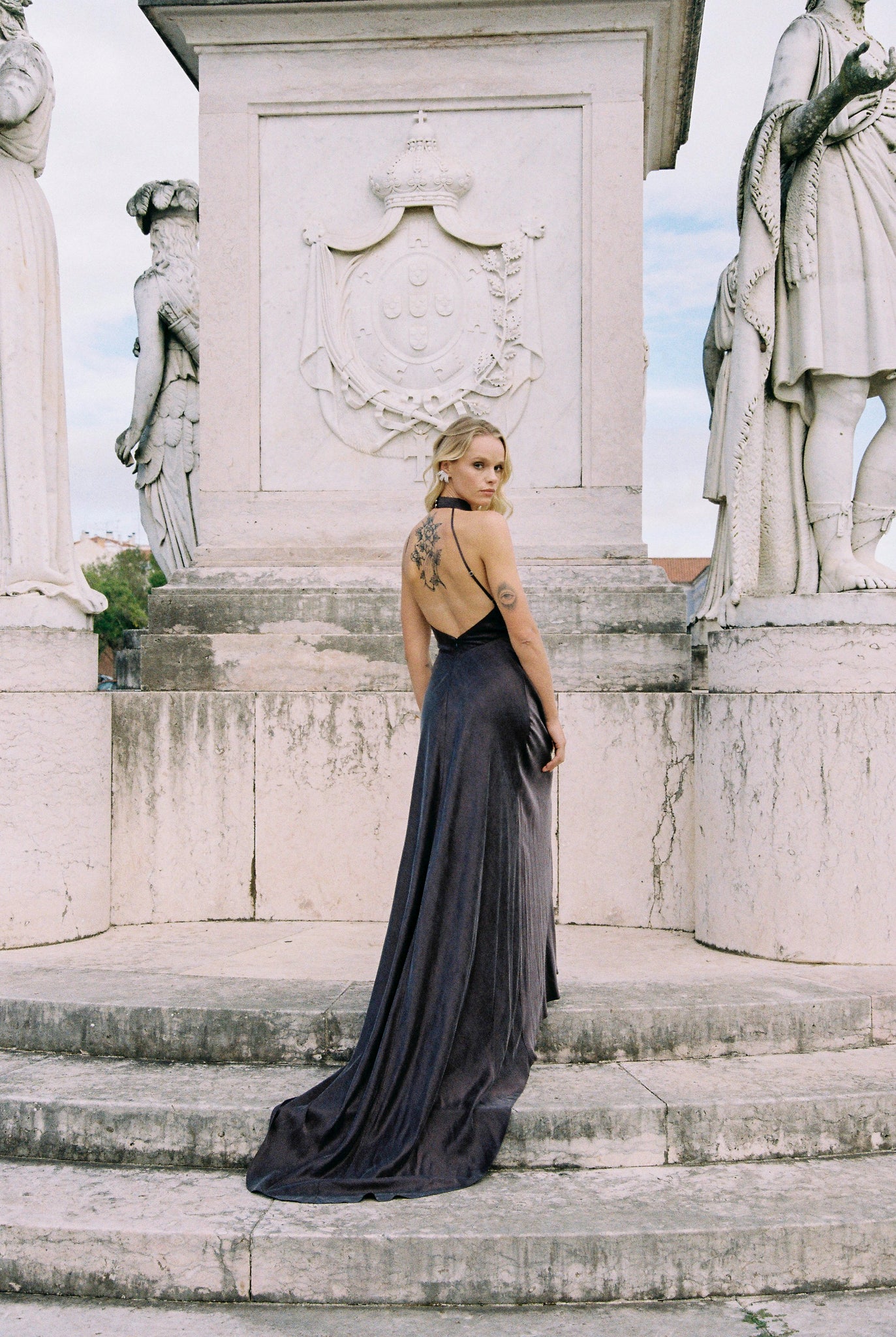 Silk halterneck gown in dark gray photo 5