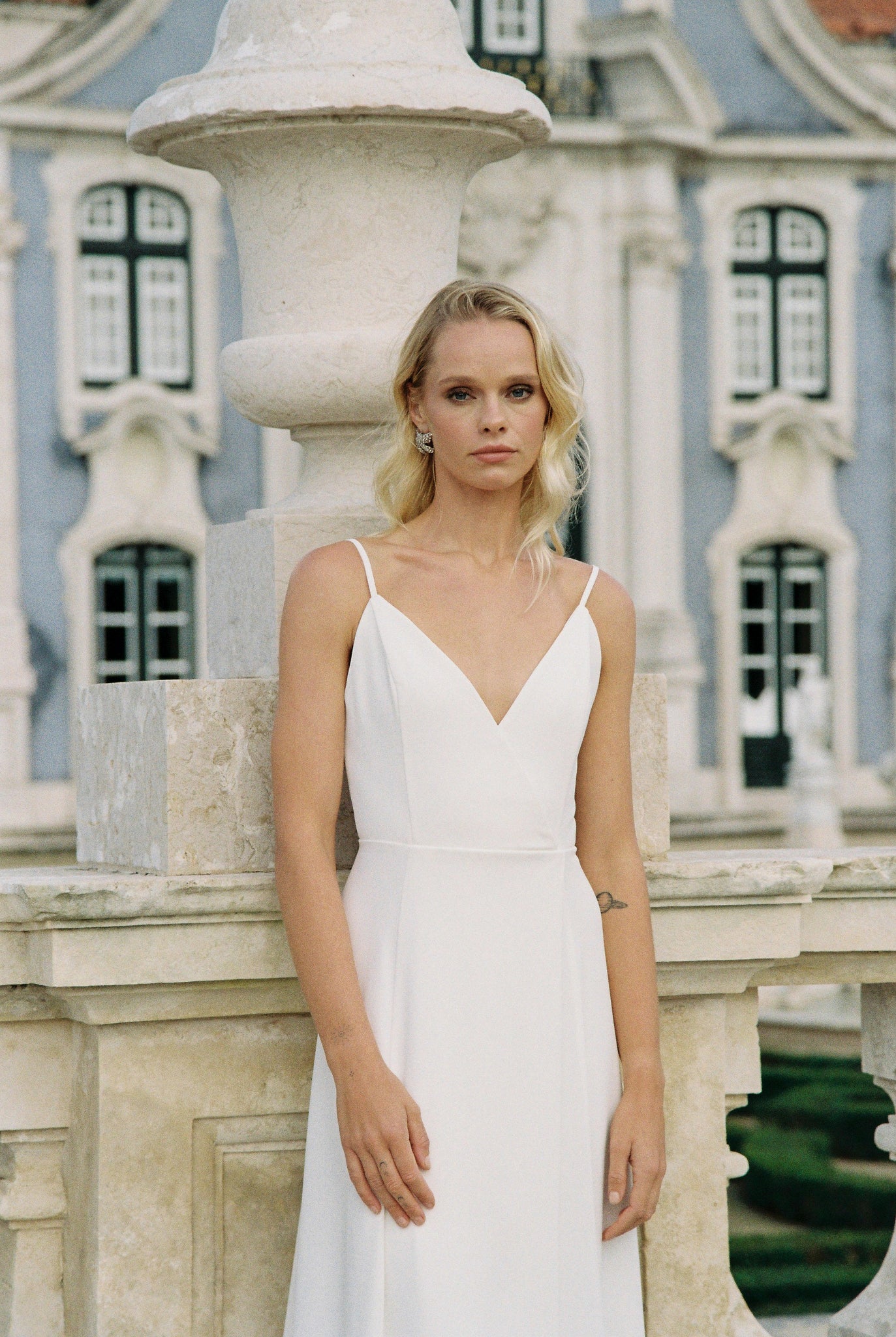 Slit wedding gown 6 US / Natural White Slit wedding gown 6 US / Natural White