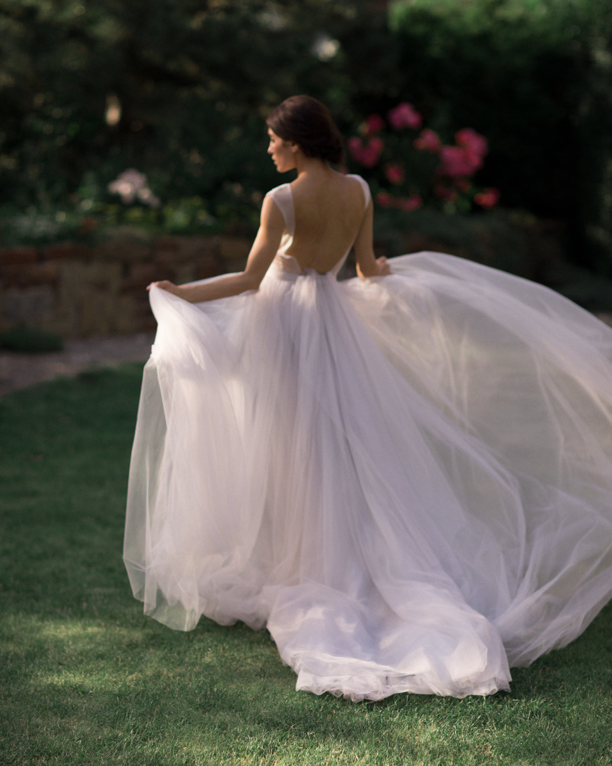 Light gray tulle wedding dress with fitted top photo 5