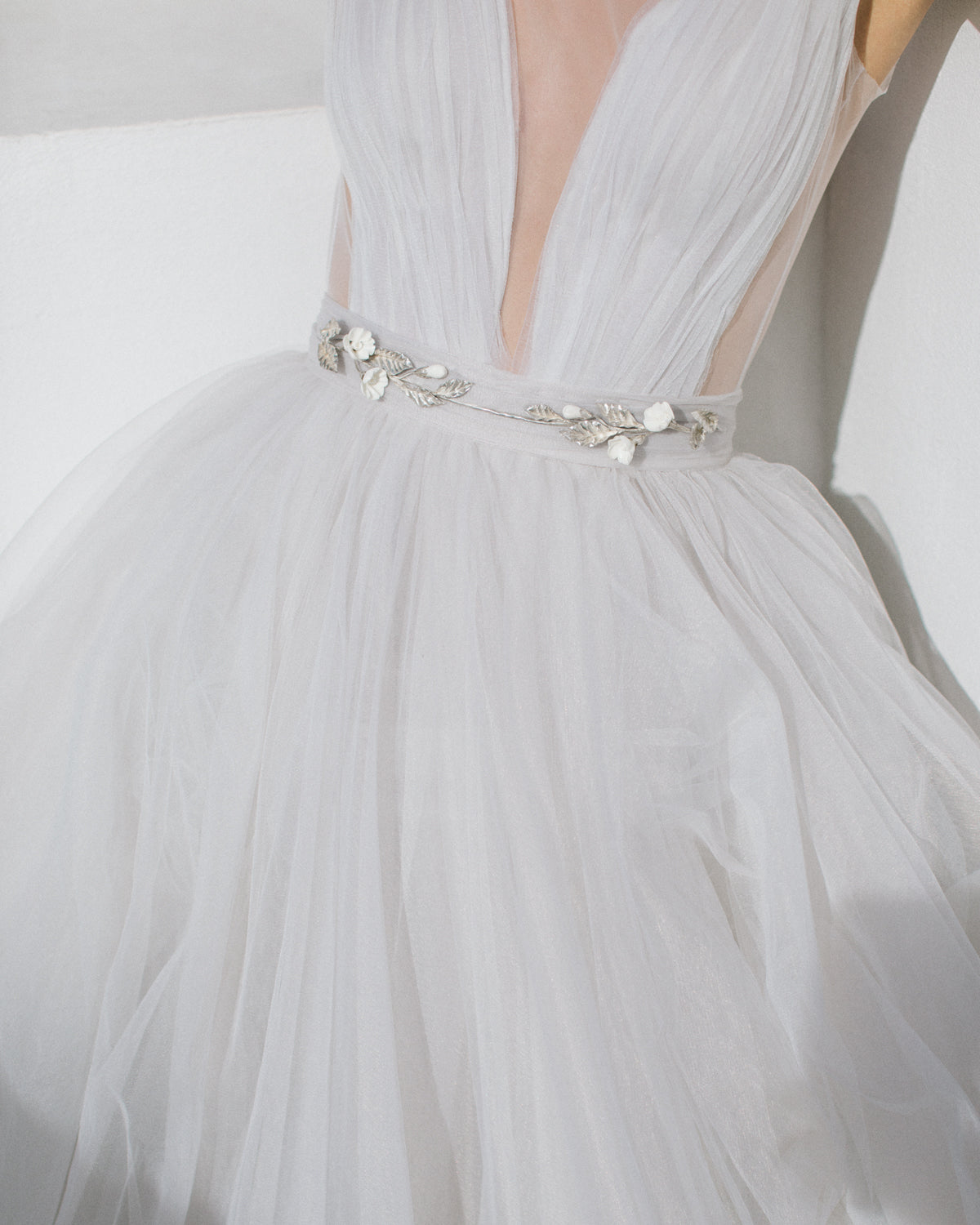 Layered tulle wedding dress 8 US / Light Gray / With silver belt Layered tulle wedding dress 8 US / Light Gray / With silver belt
