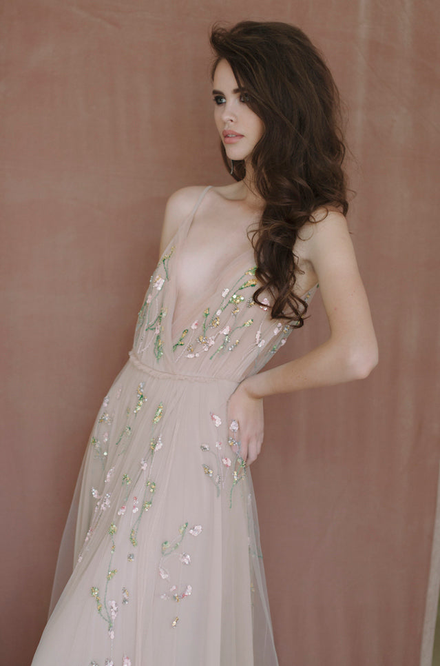 beige wedding dress Nude beige/coffee sleeveless floral lace A-line wedding dress with shimmering tulle skirt and short train