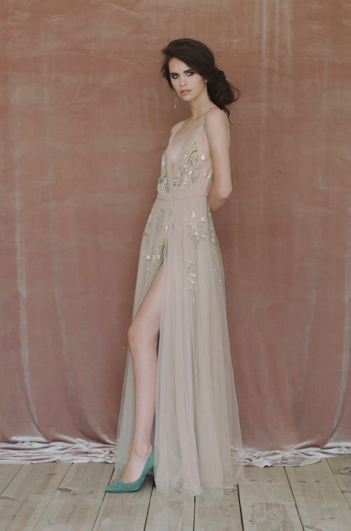 beige wedding dress Princess and puffy A Glamrae Plus Size Elegant Beige