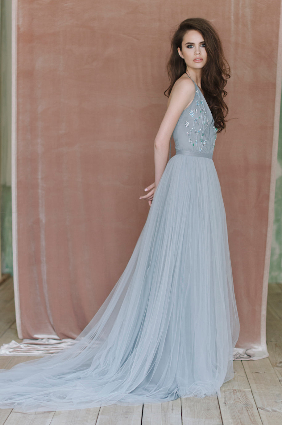 Blue and gray halterneck wedding dress photo 1