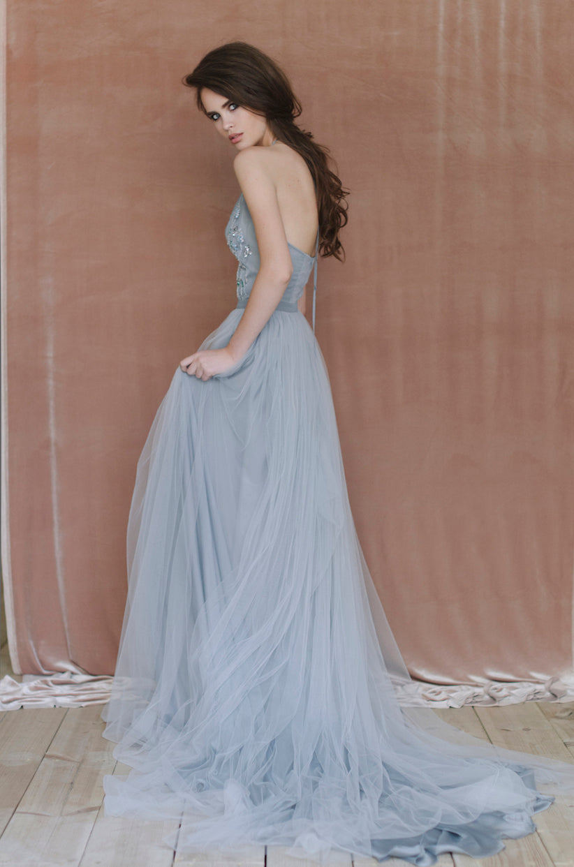 Blue and gray halterneck wedding dress photo 6