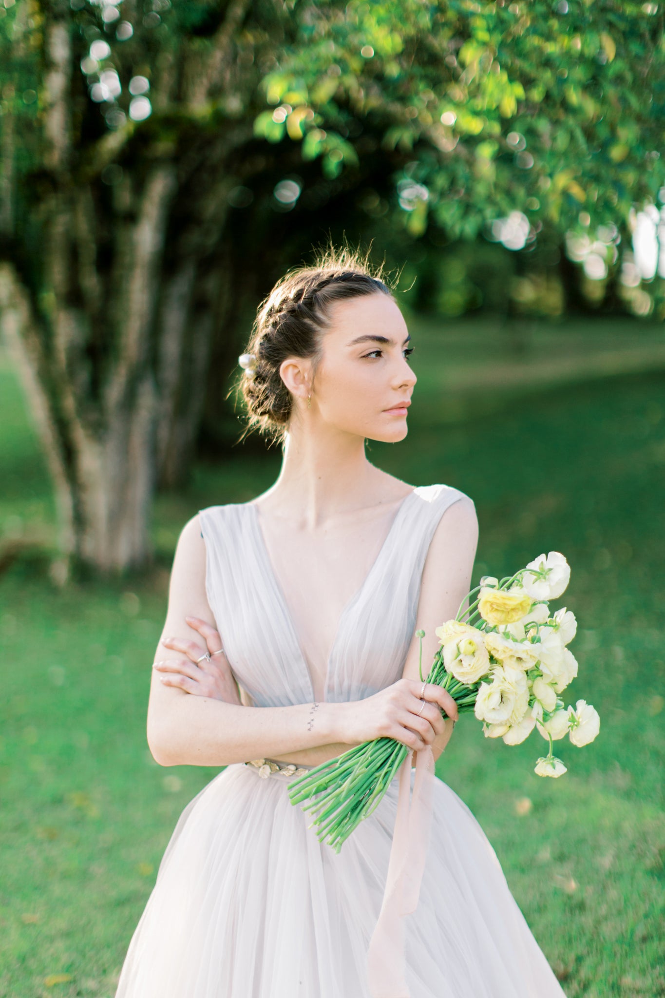 Long full wedding dress with an open back photo 3