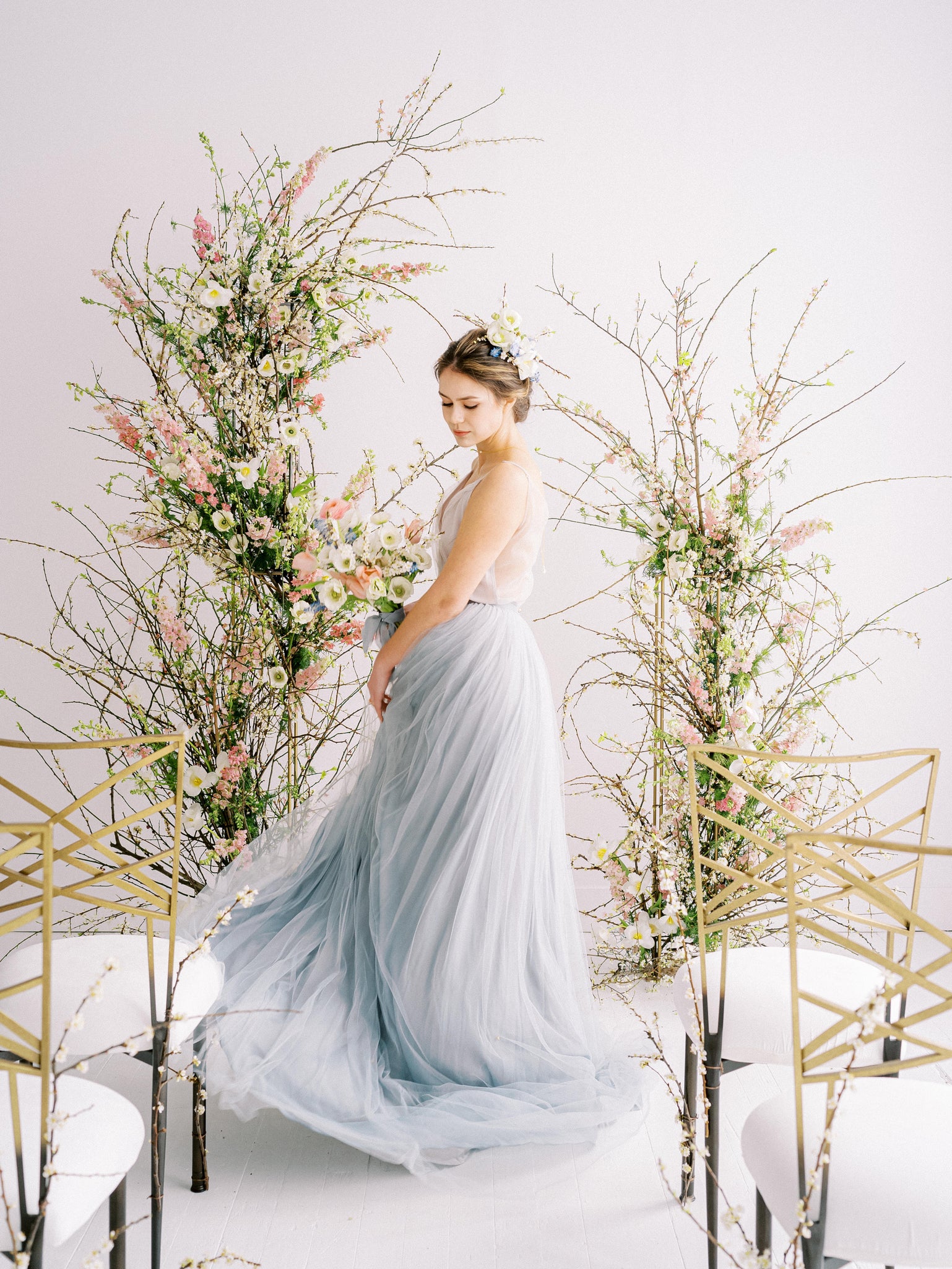 Light blue wedding dress with train and V-neckline photo 3