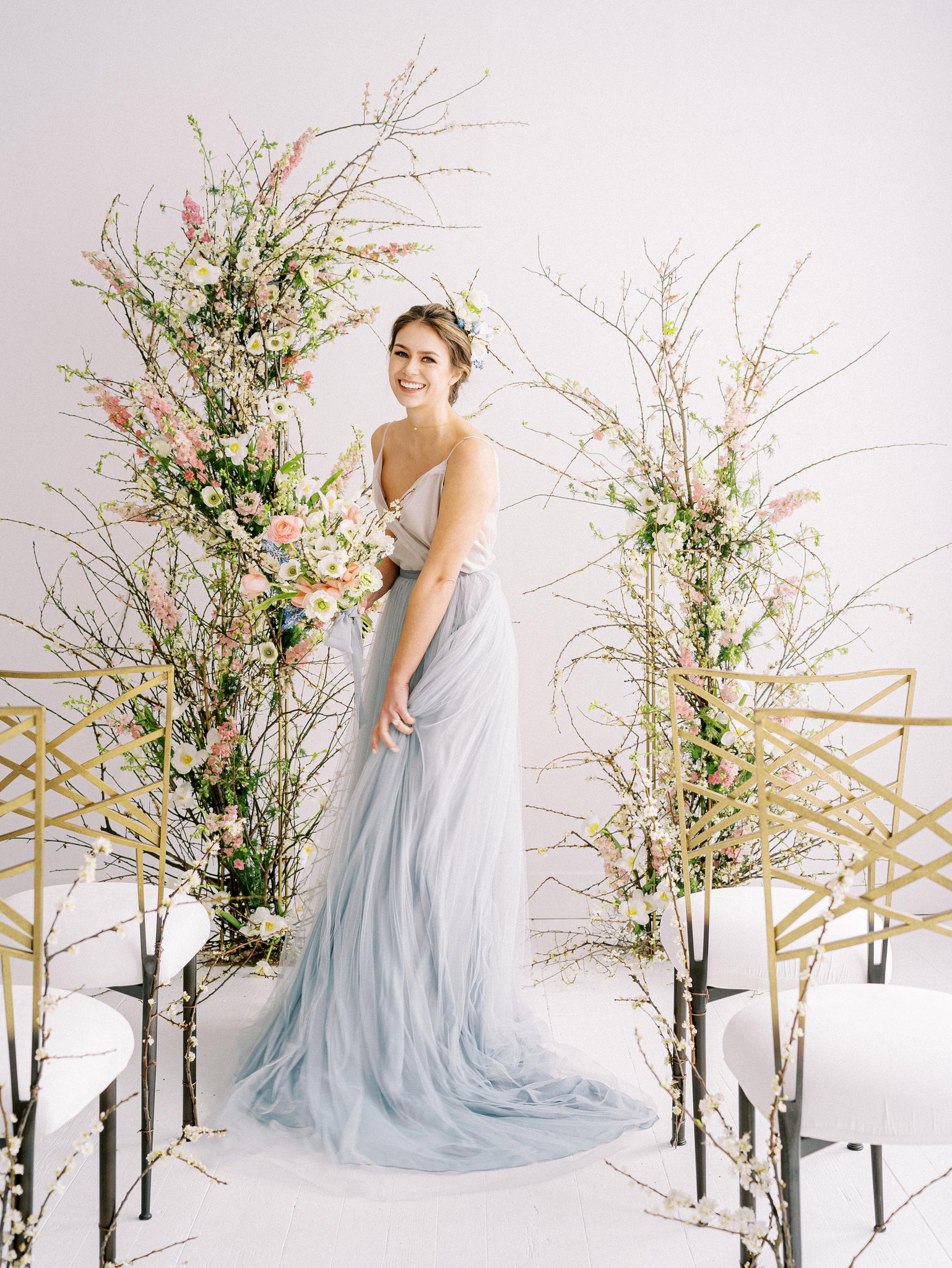 Light blue wedding dress with train and V-neckline photo 1