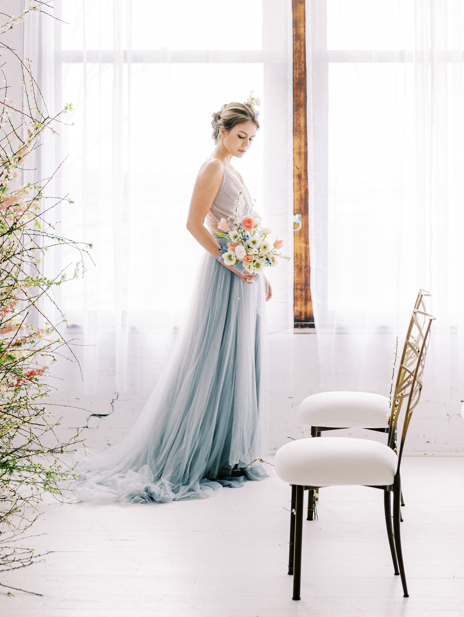 Light blue wedding dress with train and V-neckline photo 7